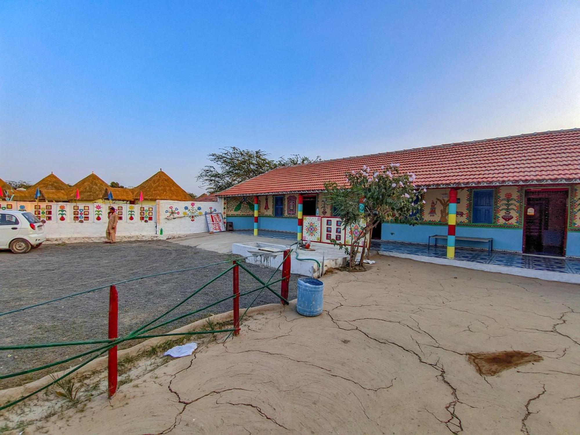 White Land Villagestay Dhordo Экстерьер фото