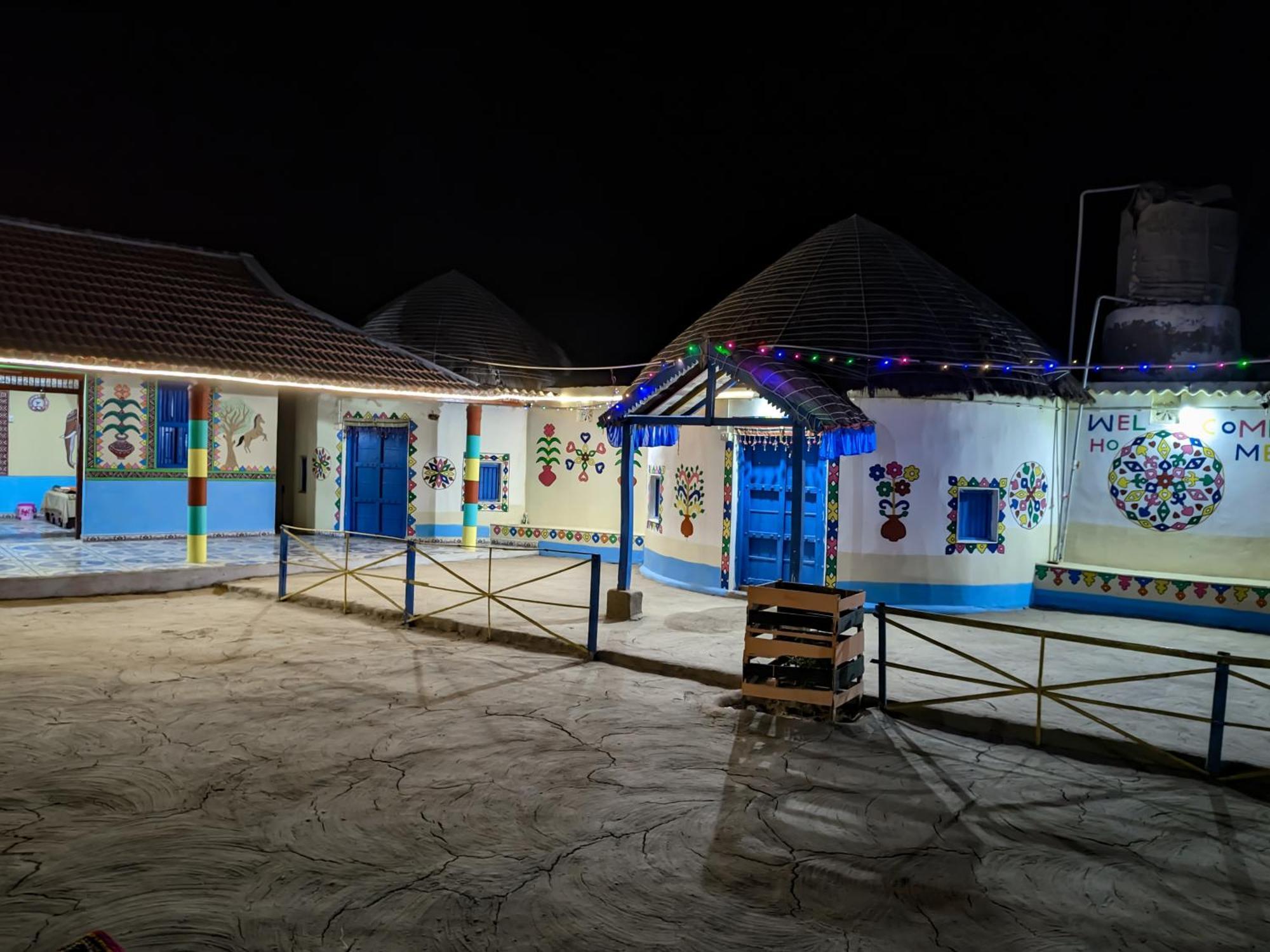 White Land Villagestay Dhordo Экстерьер фото
