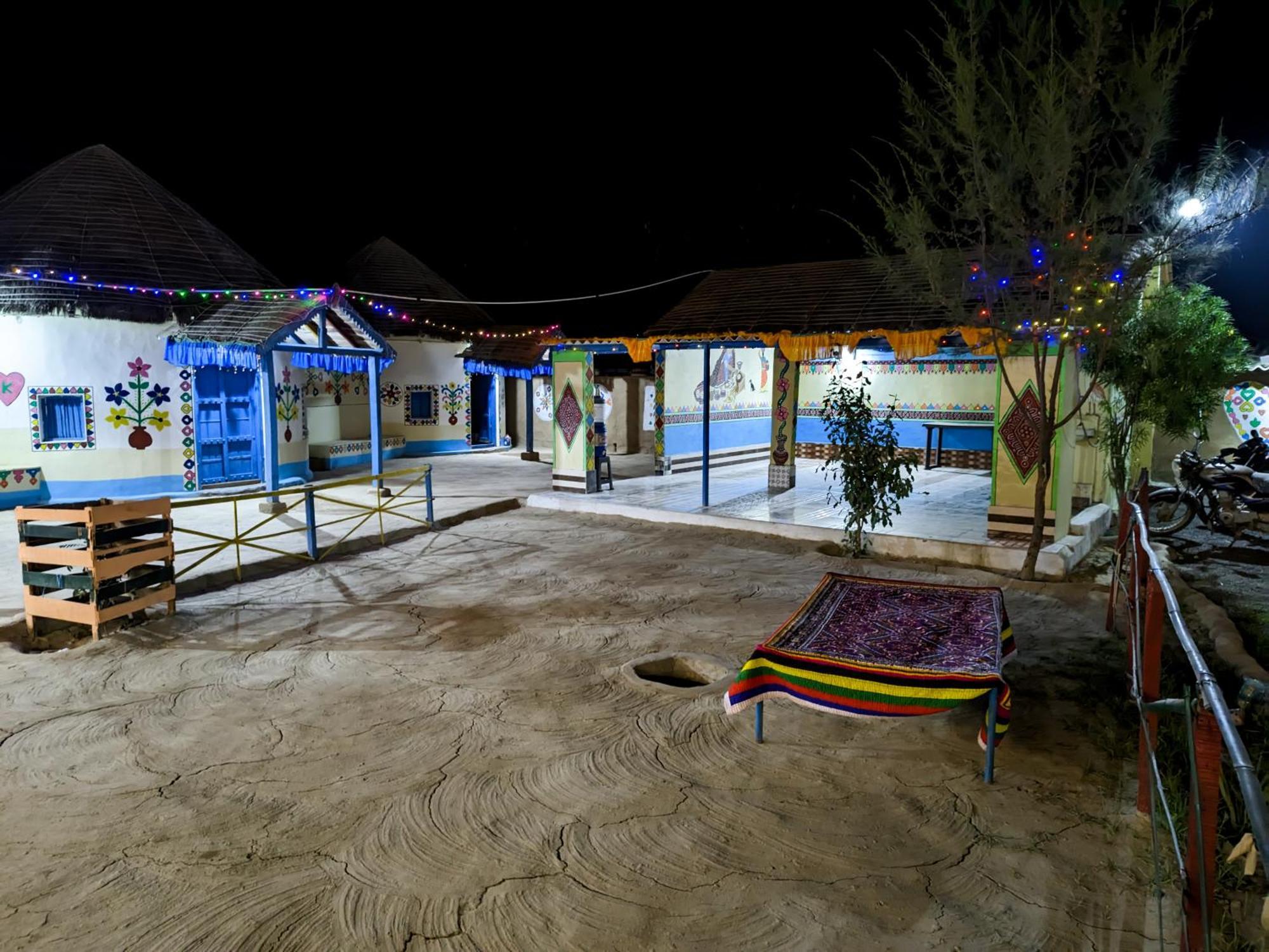 White Land Villagestay Dhordo Экстерьер фото