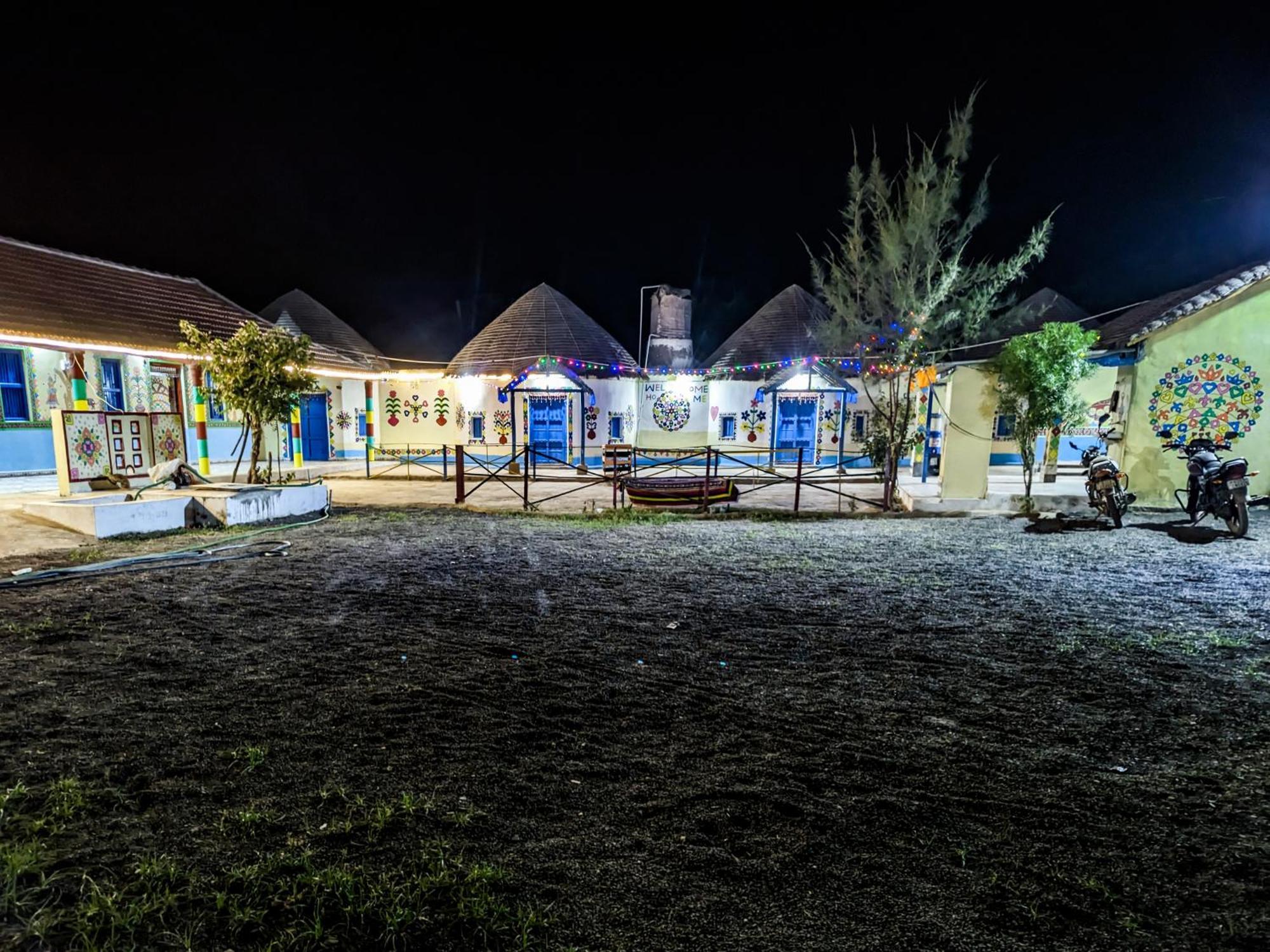 White Land Villagestay Dhordo Экстерьер фото