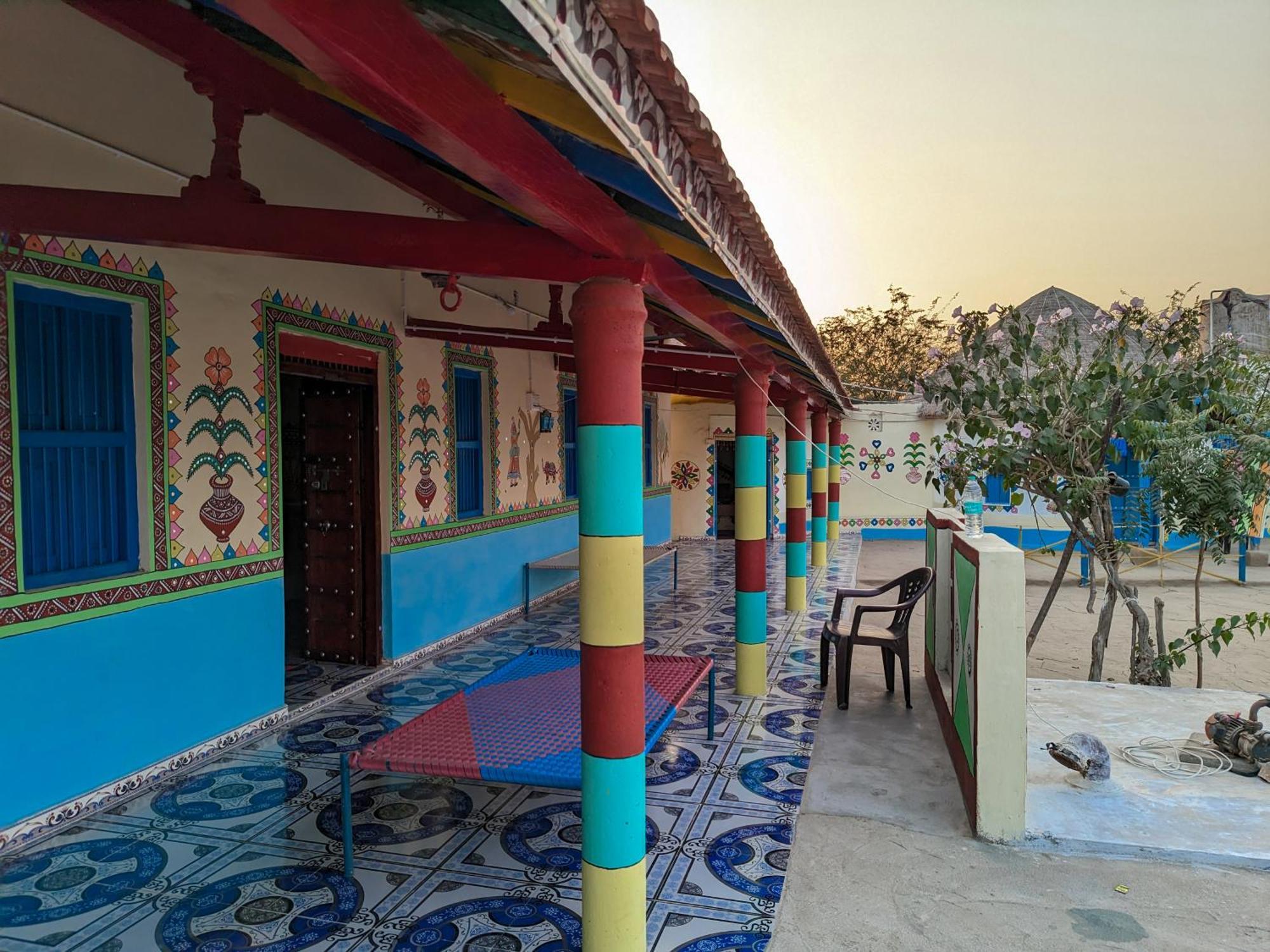White Land Villagestay Dhordo Экстерьер фото